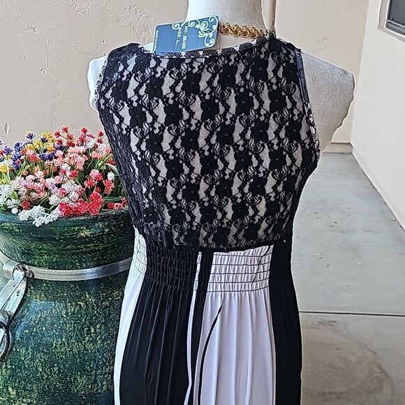 Black and white vertical neck lace back maxi dress size large - Picture 4 of 9